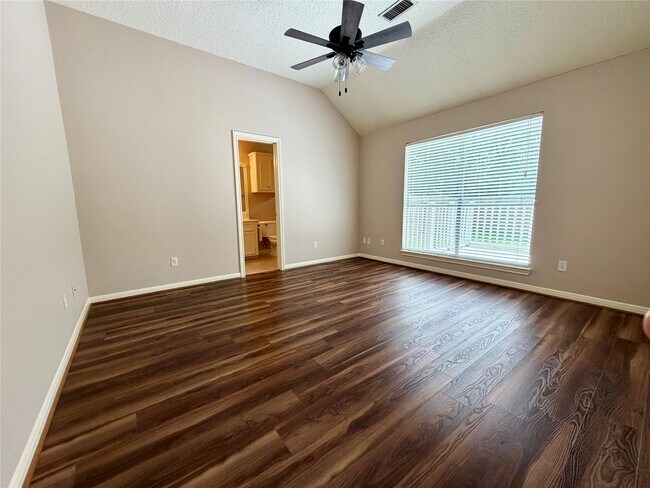 Building Photo - 4006 Hunnington Dr