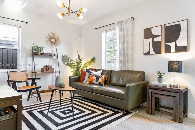 Photo - 201 NE 16th Ct