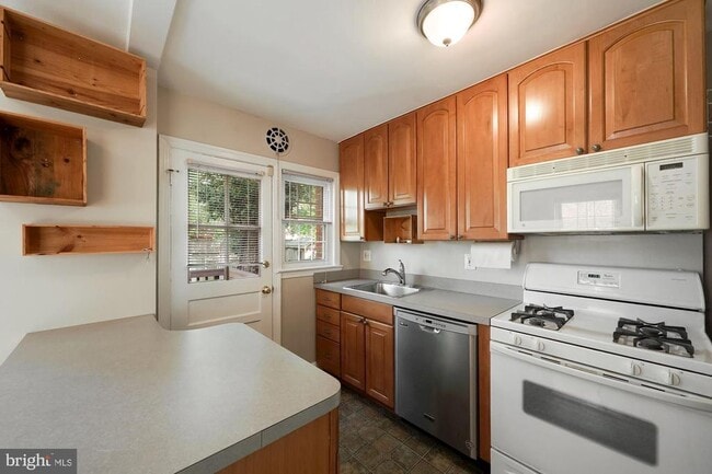 Photo - 14 E Myrtle St