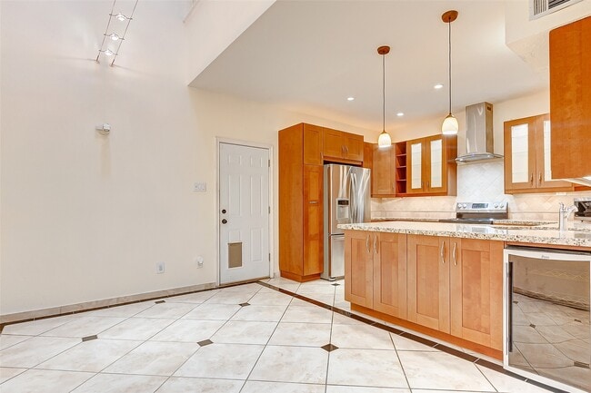 Photo - 7350 Kirby Dr Unit 5