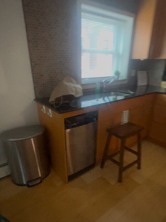 Building Photo - 462 Park Dr Rental