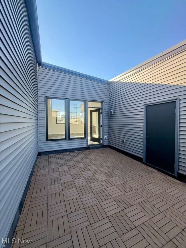 Photo - 1495 Superior Ave E