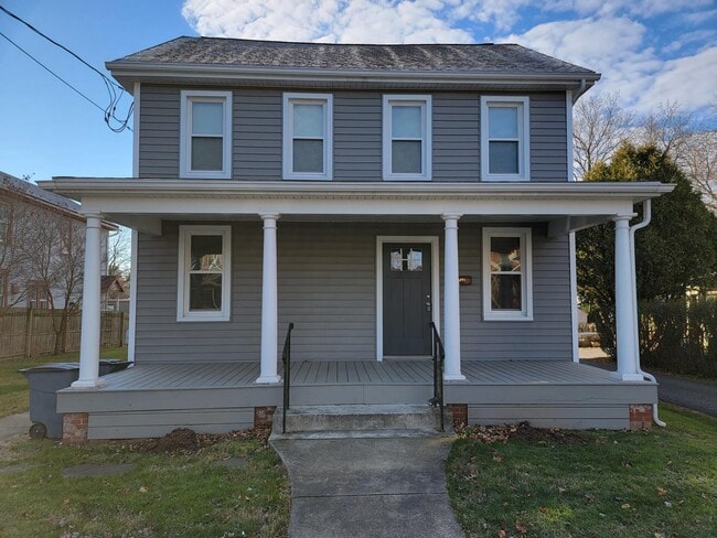 Building Photo - 232 Main St Unit 1