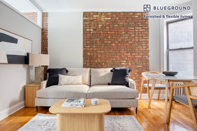 Photo - 52 Barrow St Unit FL3-ID1275