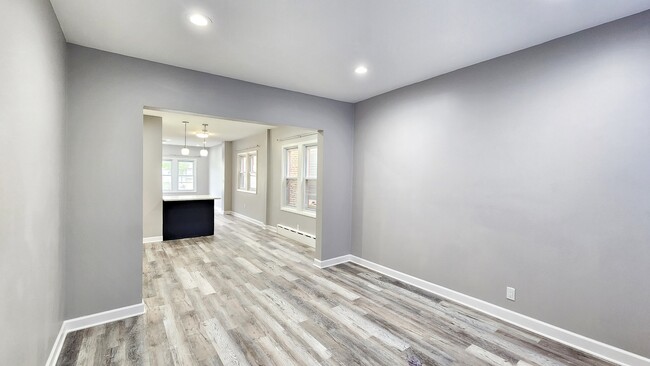 Photo - 4045 N Moody Ave