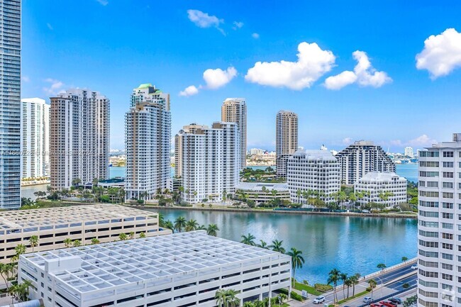 Building Photo - 950 Brickell Bay Dr Unit 1806 Rental