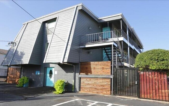 Photo - 3215 Crestview Dr Unidad c1