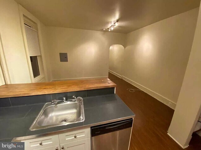 Building Photo - 2106 N Hancock St Unit 1R