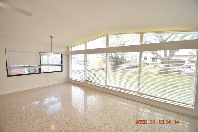 Photo - 528 Suwanee Cir