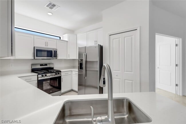 Building Photo - 19600 Hinkley Dr