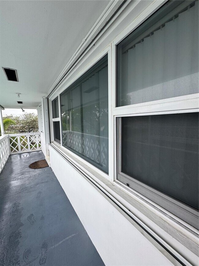 Building Photo - 1005 S 17th Ave Unit 7 Rental