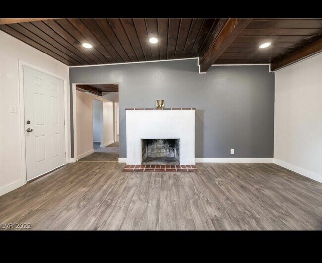 Photo - 2020 Poplar Ave