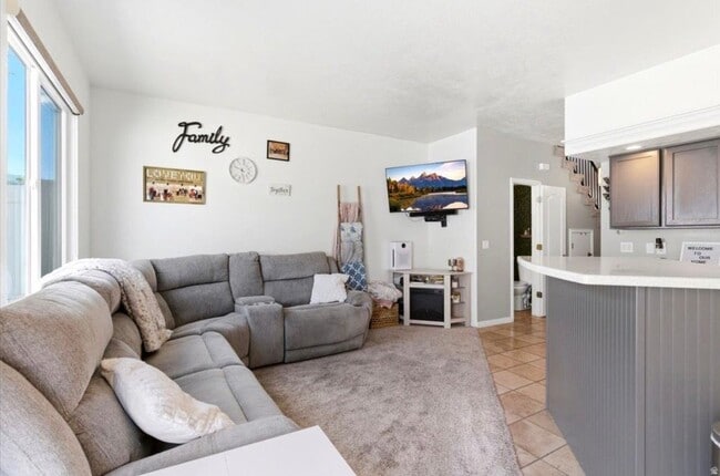 Photo - 80 Peregrine Ln