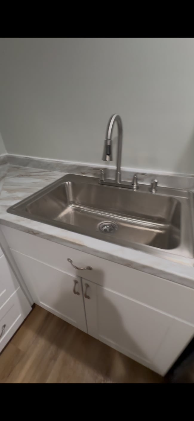 New sink - 23592 Flight St
