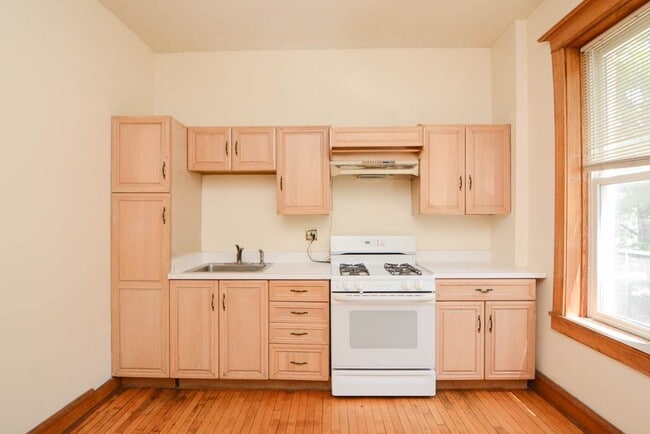 Photo - 852 N Leavitt Unit 3