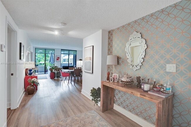 Photo - 161 Crandon Blvd Unidad 325 Rental