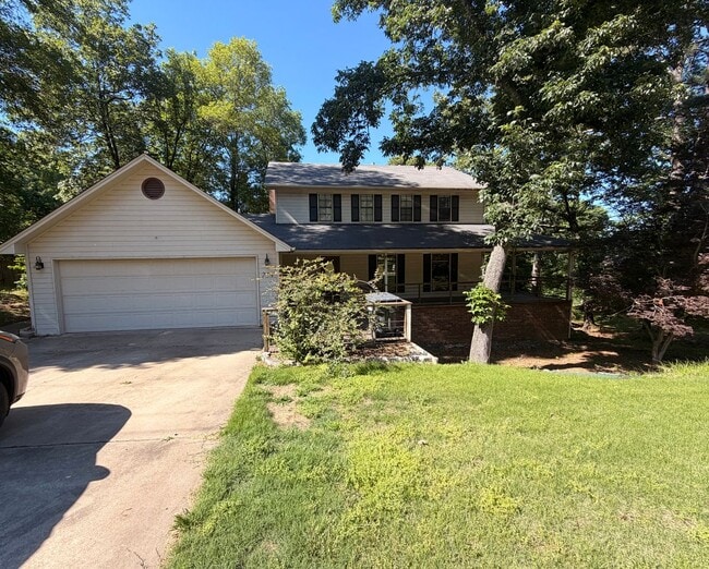Building Photo - Discover this spacious 4-bedroom, 2.5-bathroom home in Russellville, AR