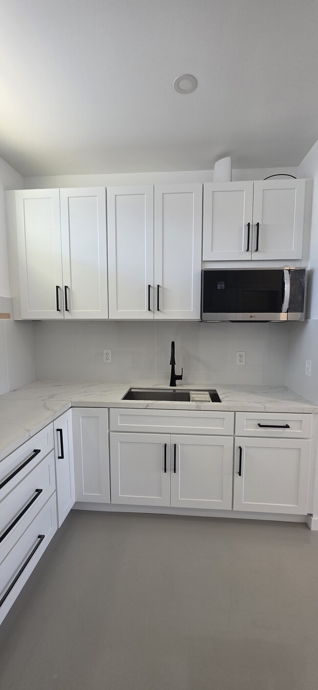 Photo - 2611 Grove St