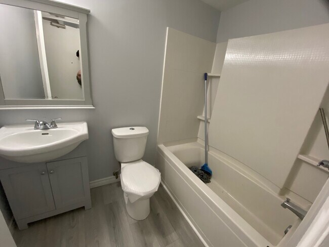 Photo - 80 Glasier Rd Unit 6