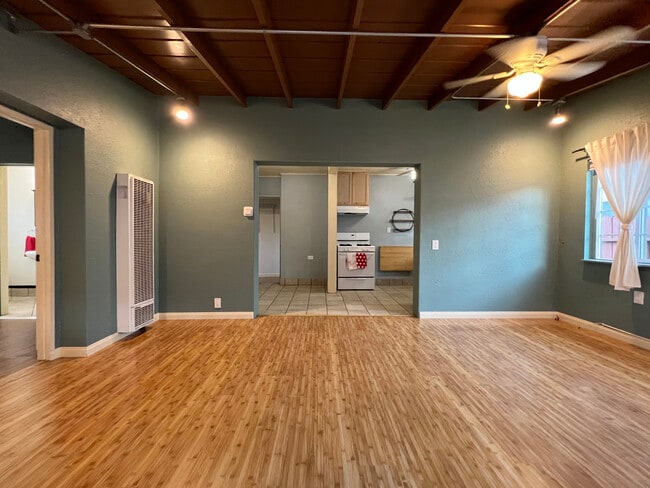 Photo - 3373 Falcon Ave Unidad 3373 Falcon Ave