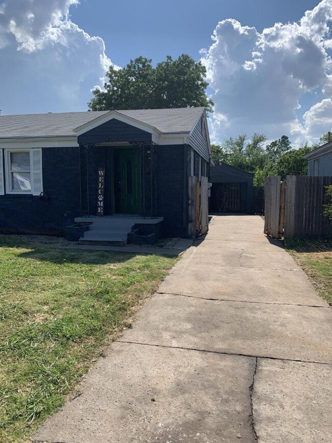 Photo - 405 E Rickenbacker Dr