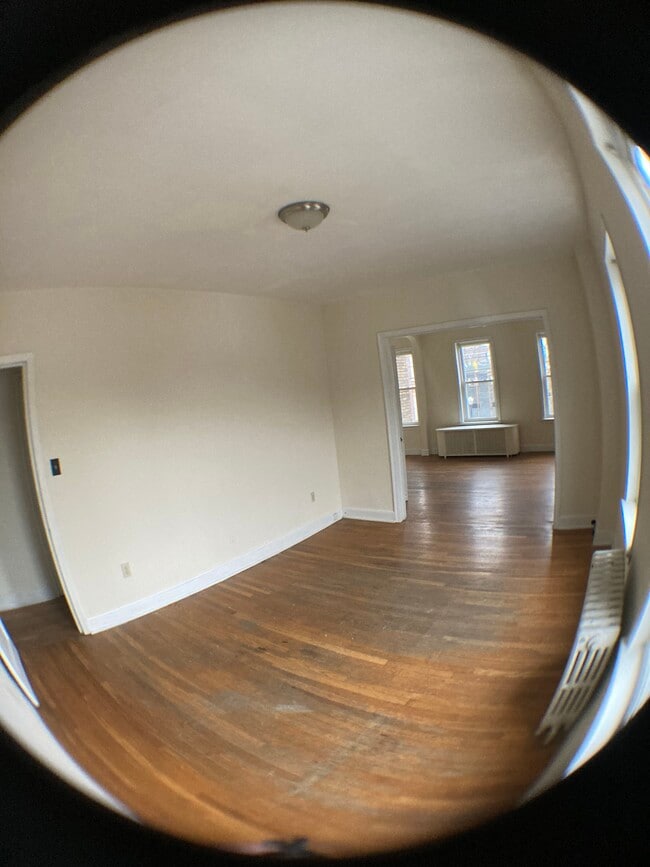 Photo - 532 E 4th St