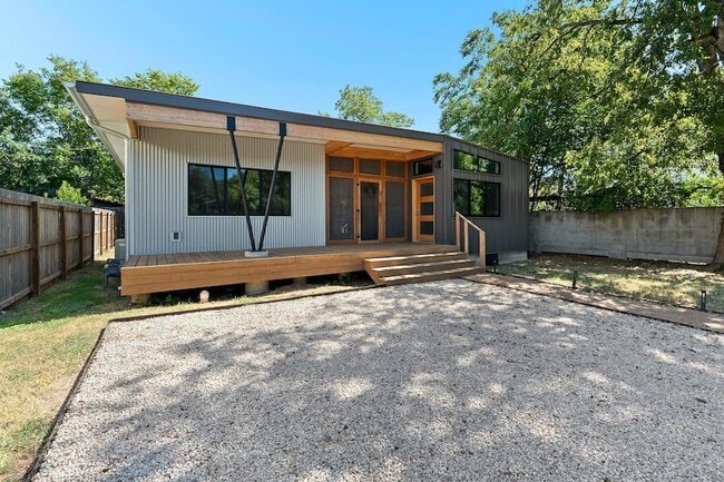 Building Photo - 1908 Richcreek Rd Rental