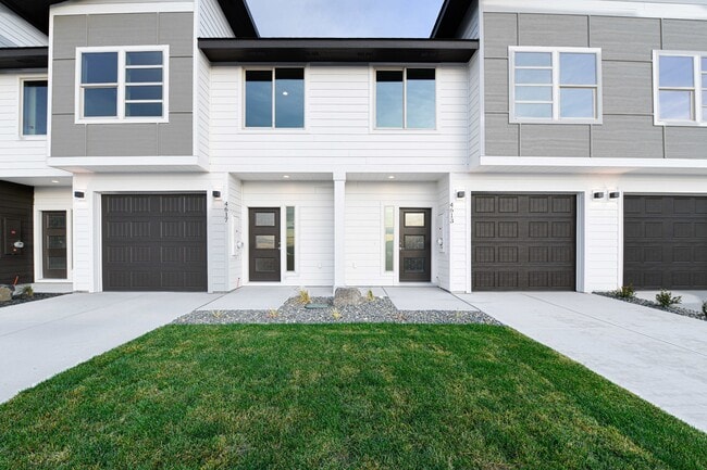 Photo - 925 N Elm Ave