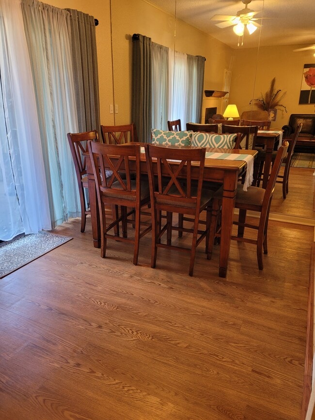 Photo - 210 Oak Bay St