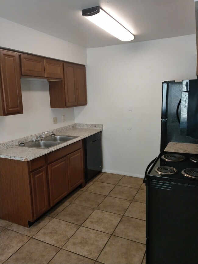 2408 Chelwood Park Blvd NE Unidad D