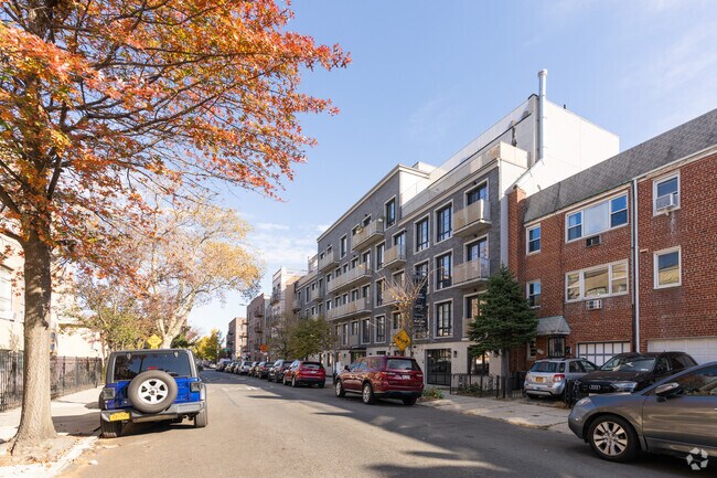 Photo - 31-21 37th St