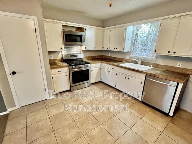 Photo - 928 Charles Dr