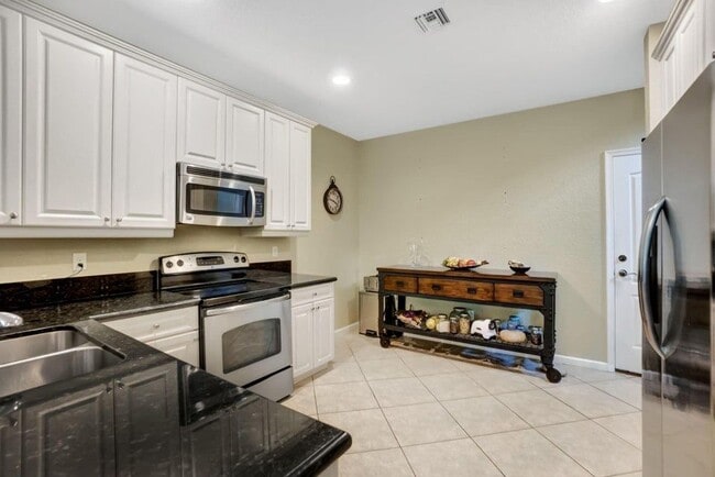 Photo - 117 E Prive Cir