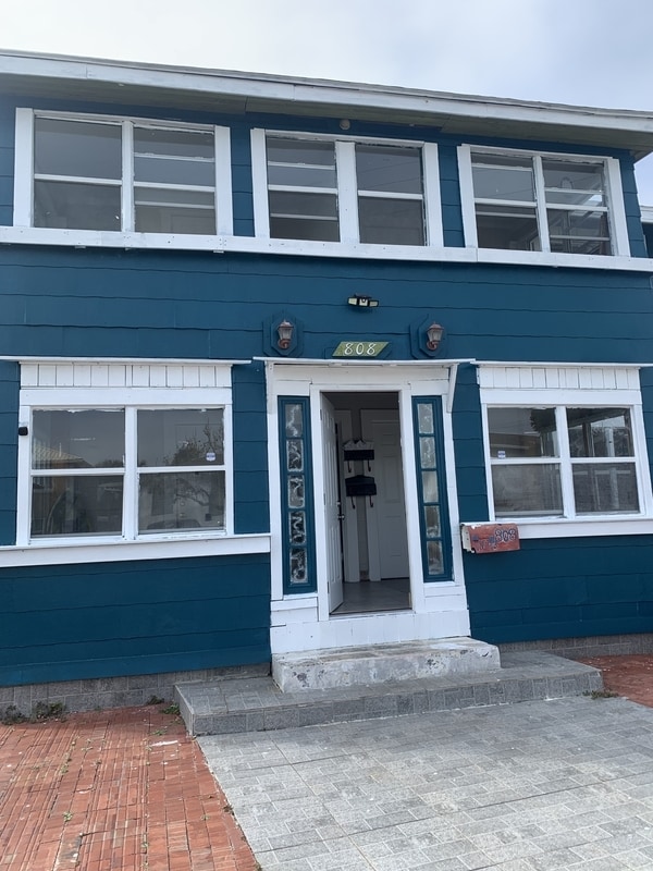Building Photo - 808 S Grandview Ave