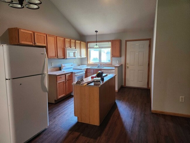 Photo - 1040/1044 4th St SE, Forest Lake, MN 55129 (duplex) Unidad 1040 4th St SE