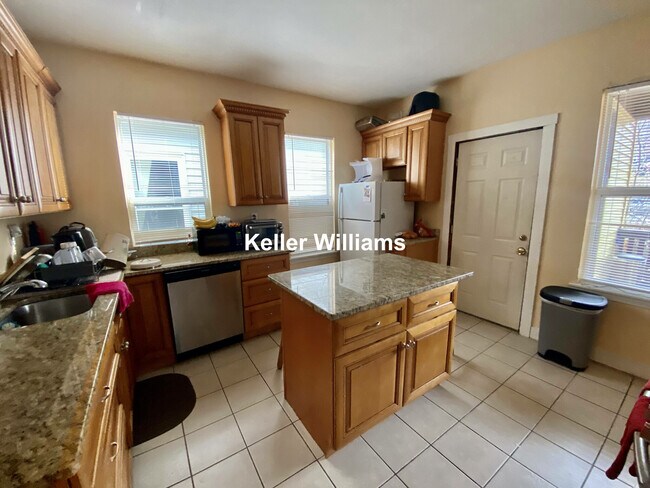 Building Photo - 8 Eldora St Rental