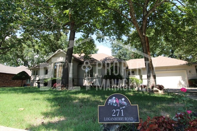 Photo - Beautiful 3 Bedroom 2 Bathroom Home!