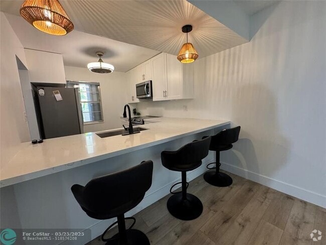 Building Photo - 4100 N 58th Ave Unit 203 Rental