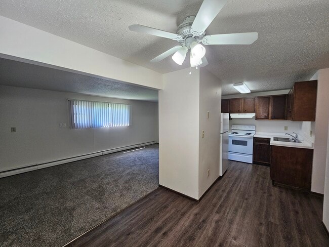 Building Photo - 725 2nd Ave W Unit A