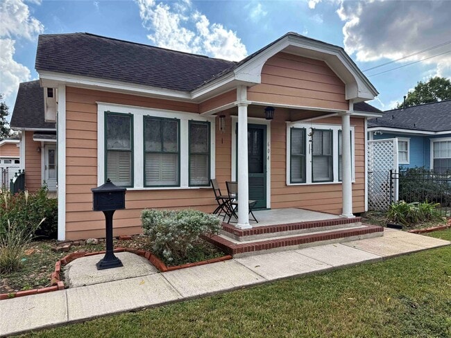 Photo - 604 E 17th St