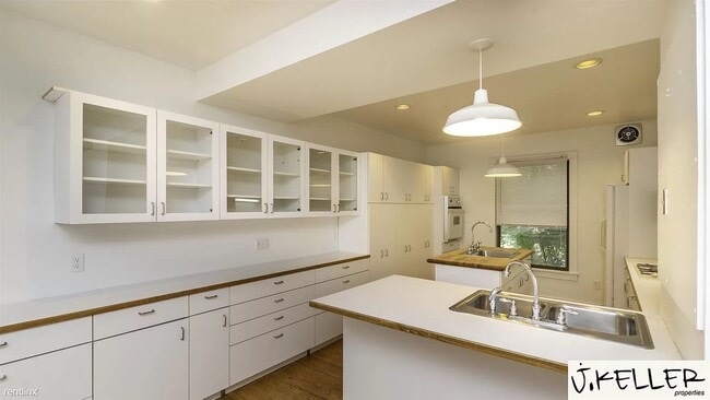 Photo - 1707 Broadway St