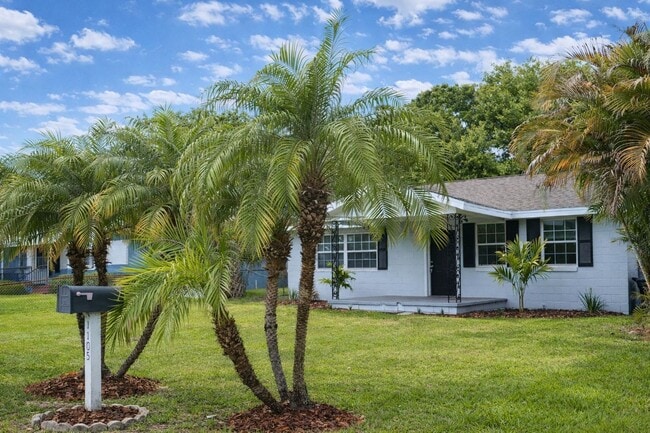 Photo - 3 Bedroom, 1 Bathroom Home for Rent in Tampa!