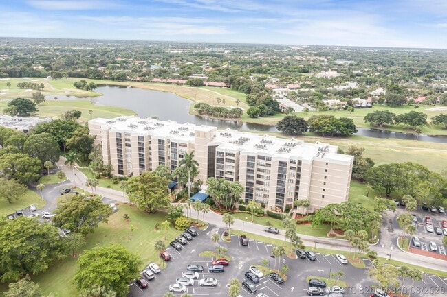 Building Photo - 16300 Golf Club Rd Unit 114