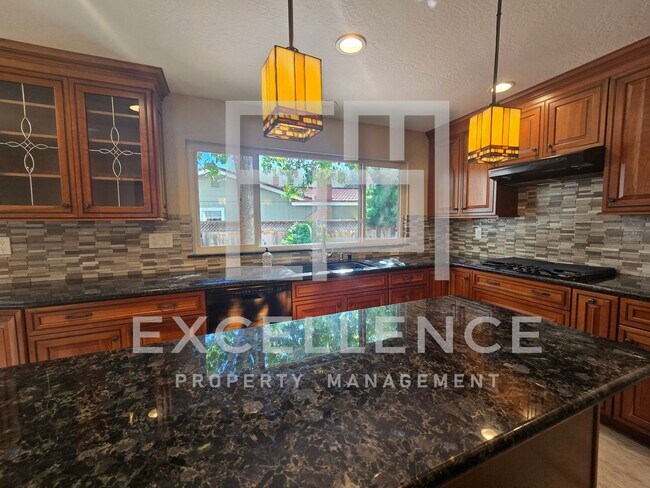 Photo - 3087SF 2 Story 5/2.5 House - Community Cabana, Pets Ok, 3 Fireplaces, Beautiful Updated Kitchen