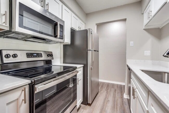 Building Photo - Infinity on the Oaks Rental