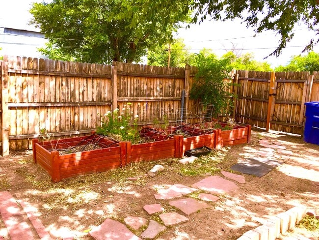 Photo - 502 Los Arboles Ave NW