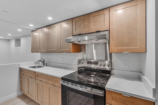 74 Ruthven St Unit G