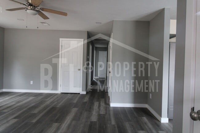 Photo - Beautiful 3 Bedroom / 2 Bath House