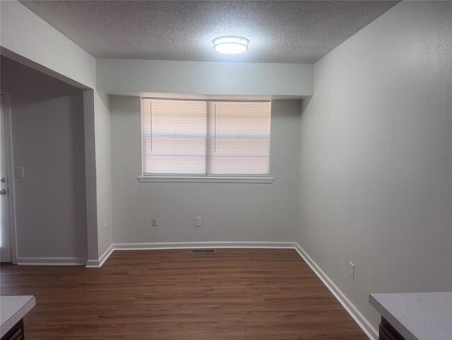 Photo - 425 Meadow Lake Dr