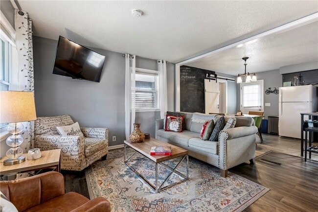 Building Photo - 110 SE 13th St